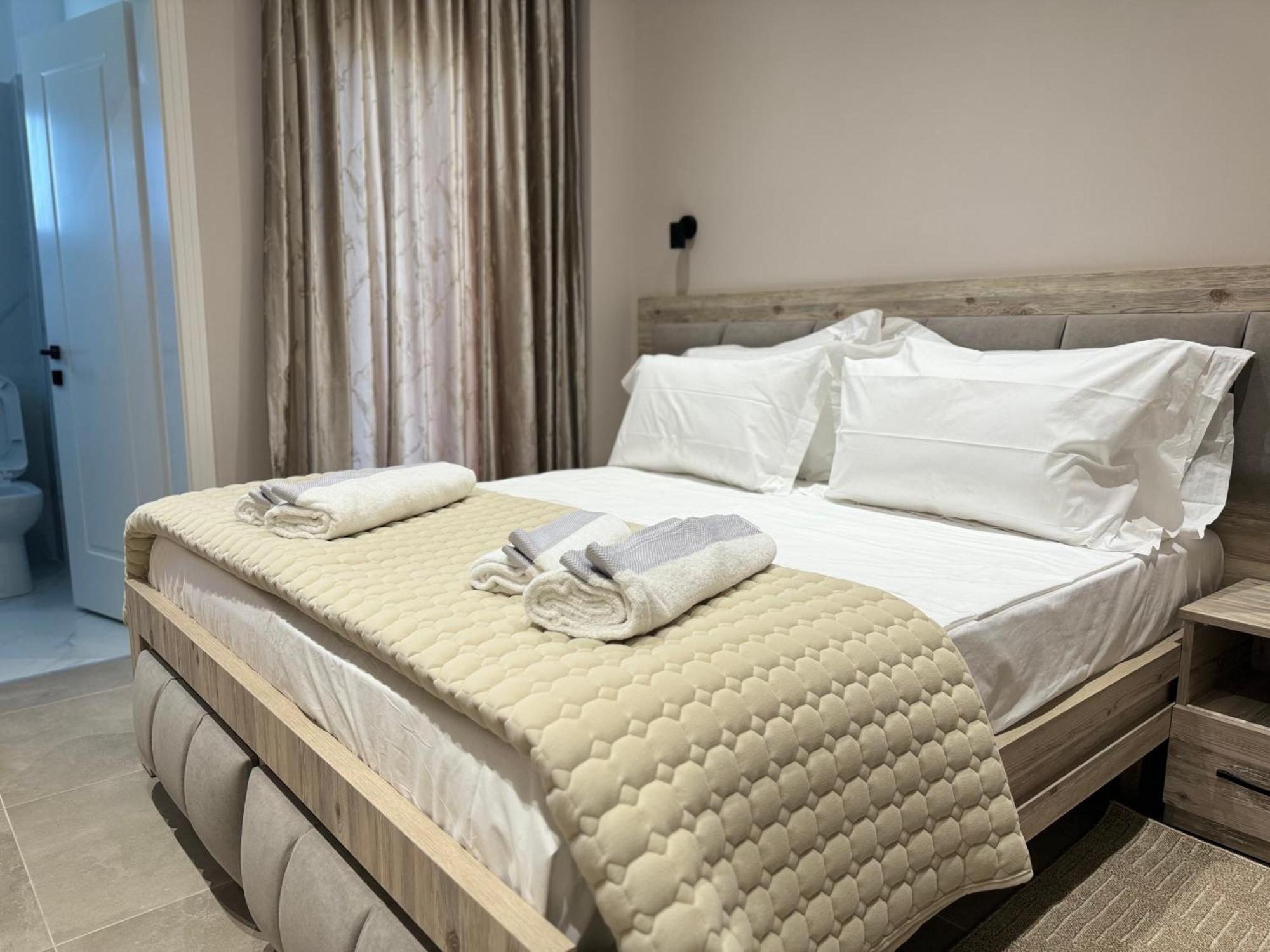 Hotel Kseal Пермет Екстер'єр фото