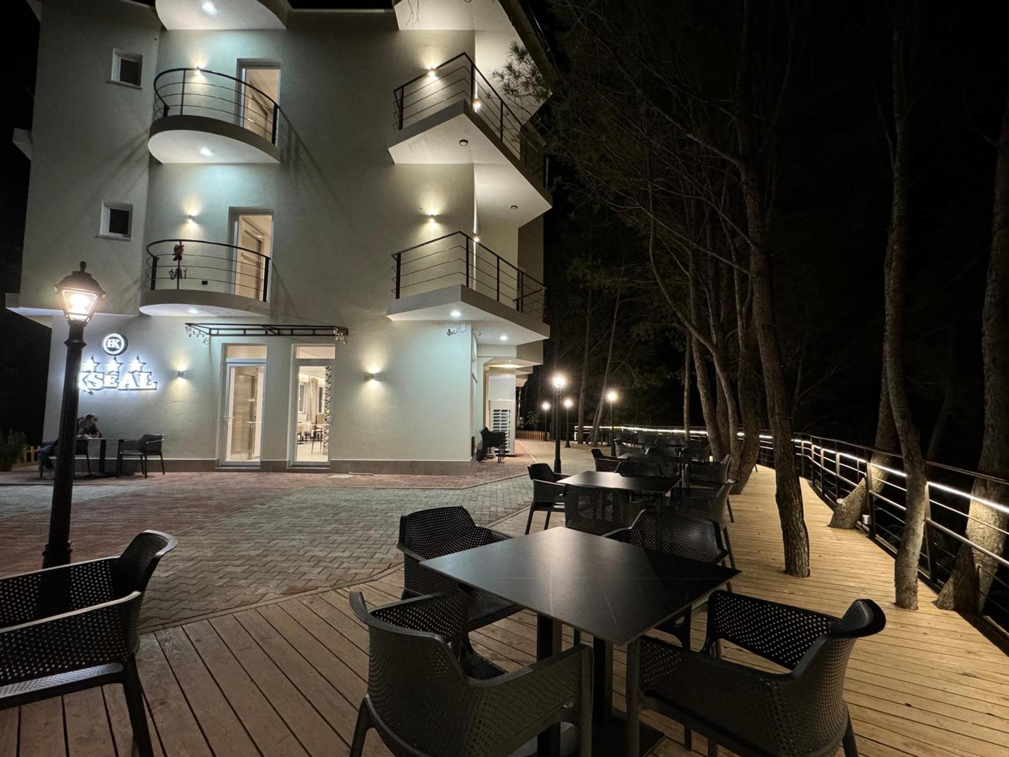 Hotel Kseal Пермет Екстер'єр фото