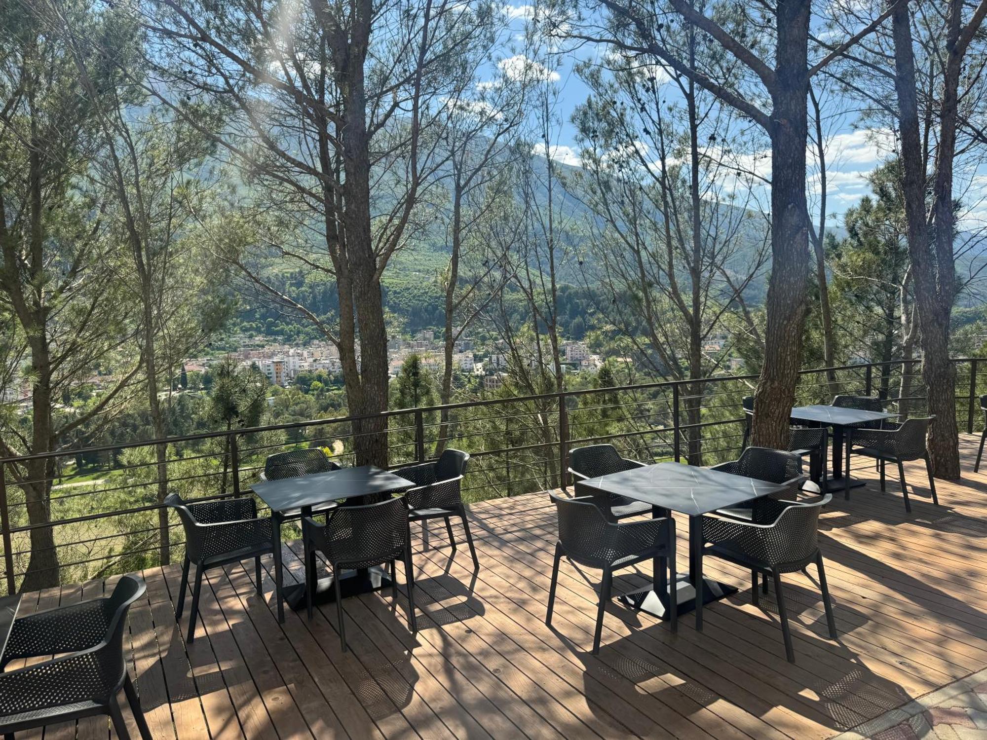 Hotel Kseal Пермет Екстер'єр фото