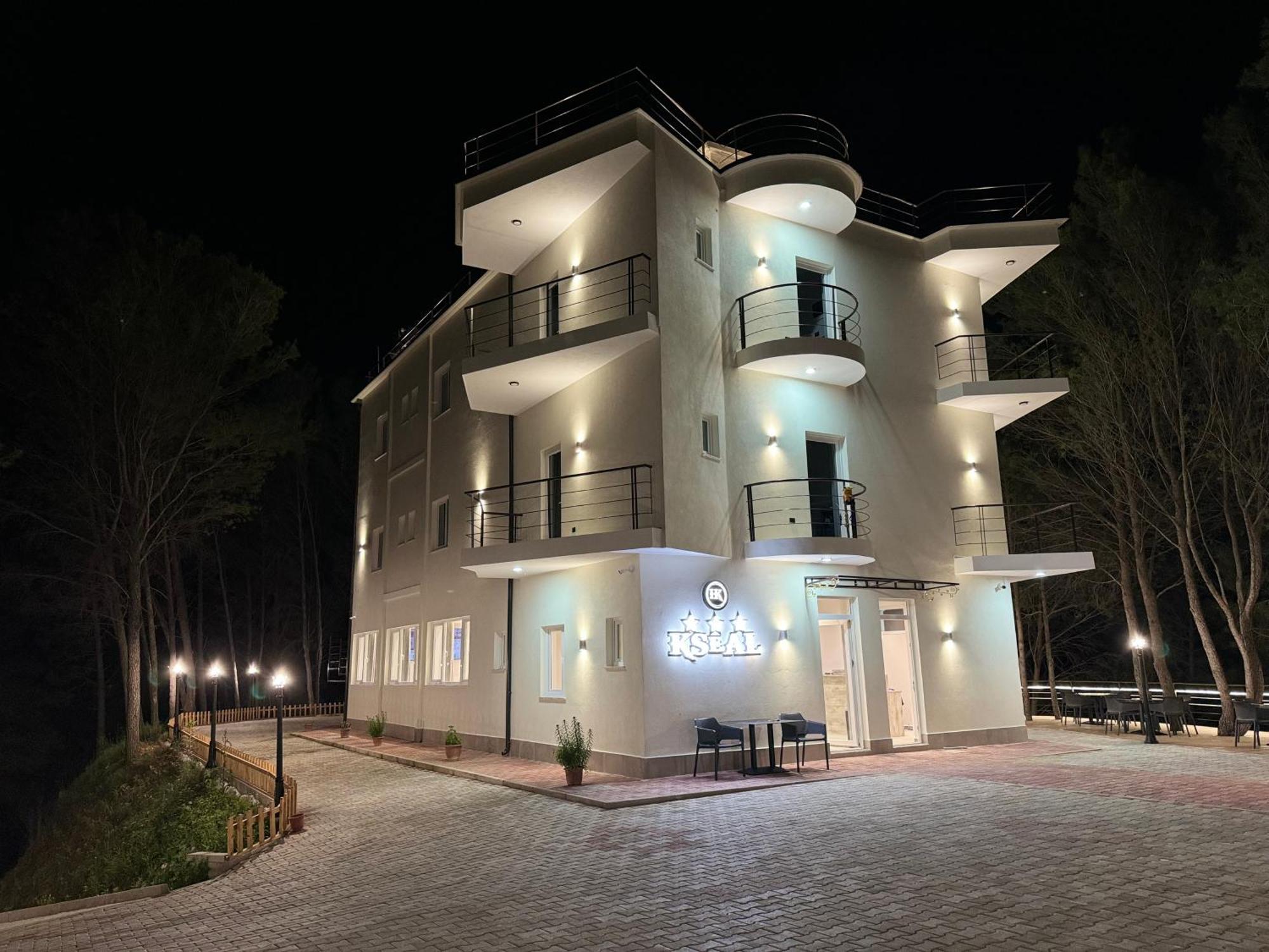 Hotel Kseal Пермет Екстер'єр фото