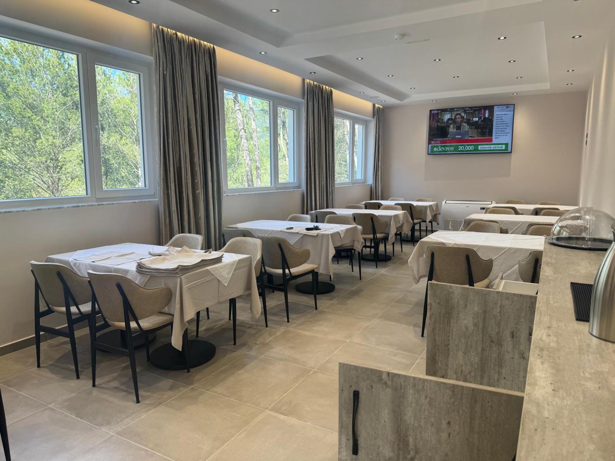 Hotel Kseal Пермет Екстер'єр фото