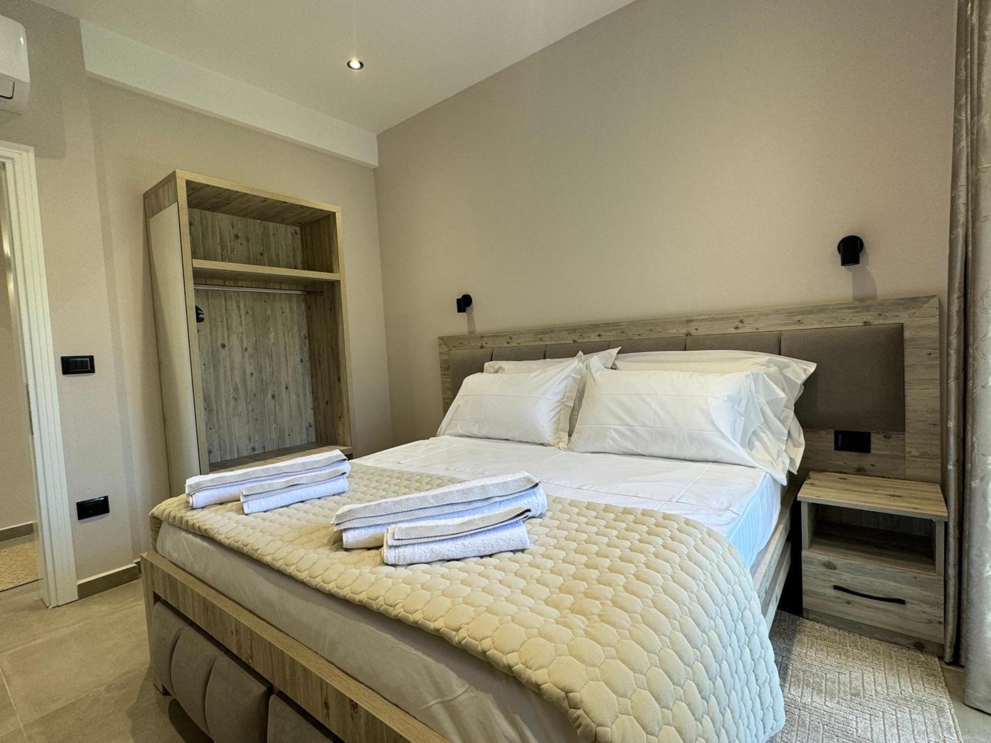 Hotel Kseal Пермет Екстер'єр фото