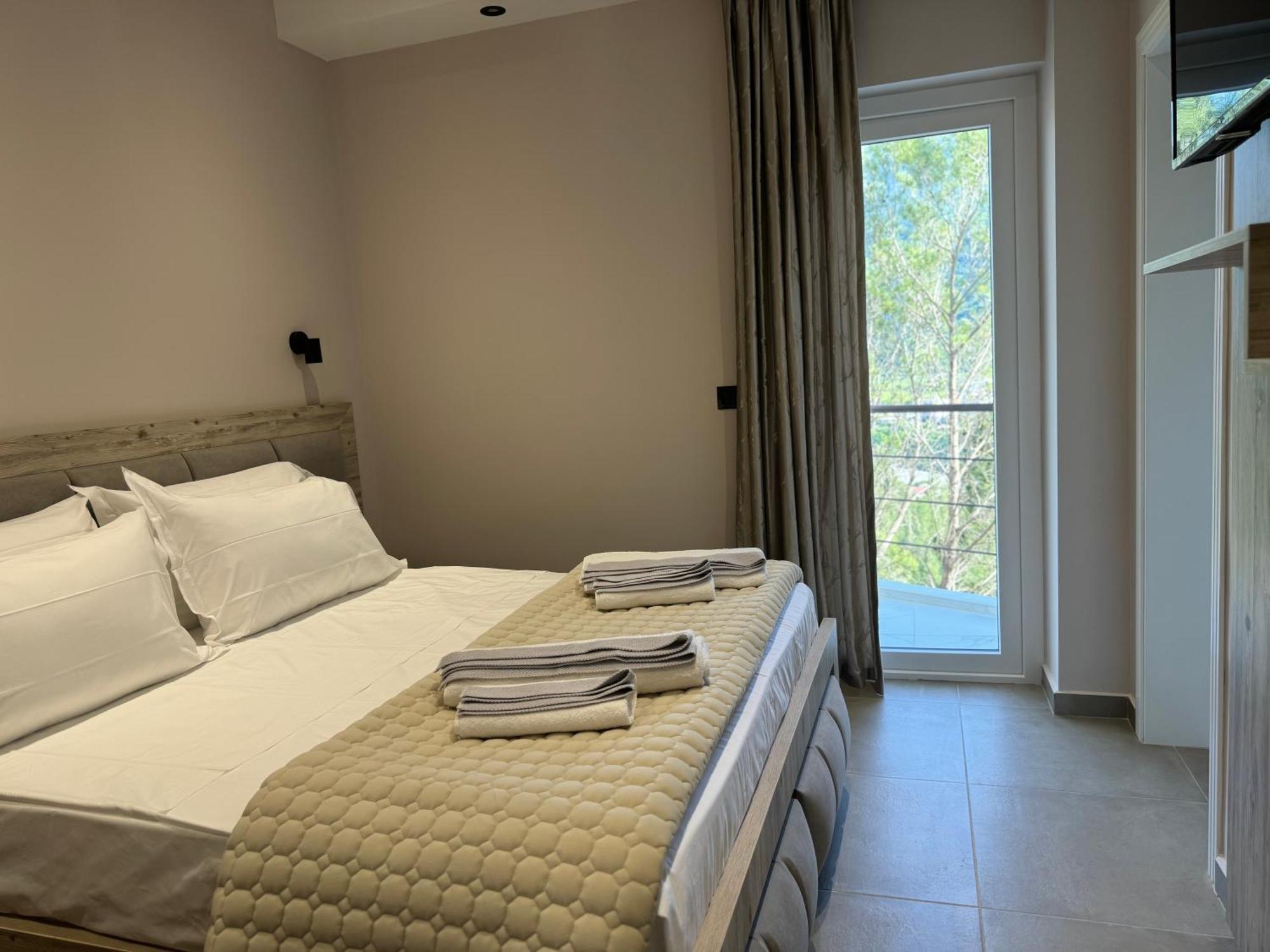 Hotel Kseal Пермет Екстер'єр фото