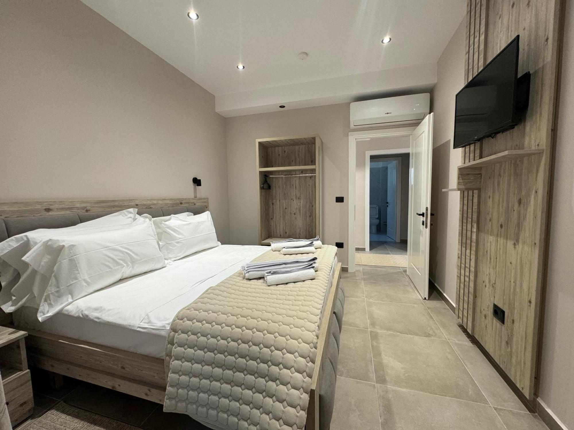Hotel Kseal Пермет Екстер'єр фото