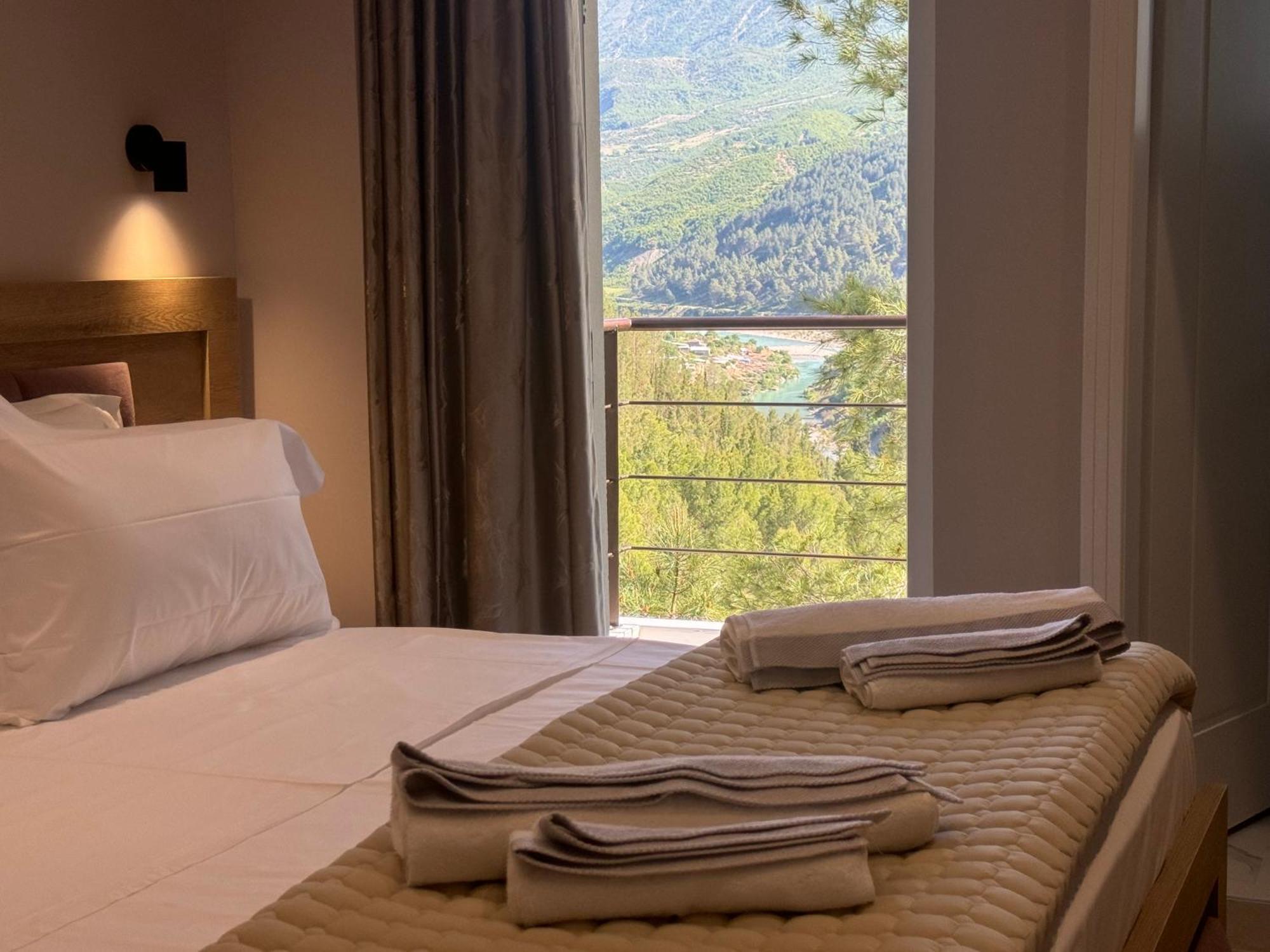 Hotel Kseal Пермет Екстер'єр фото