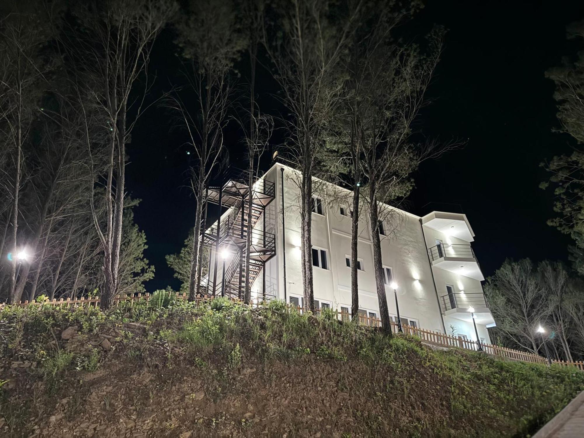 Hotel Kseal Пермет Екстер'єр фото