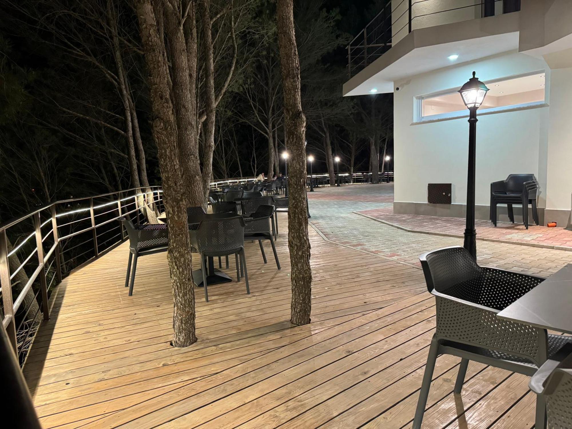 Hotel Kseal Пермет Екстер'єр фото