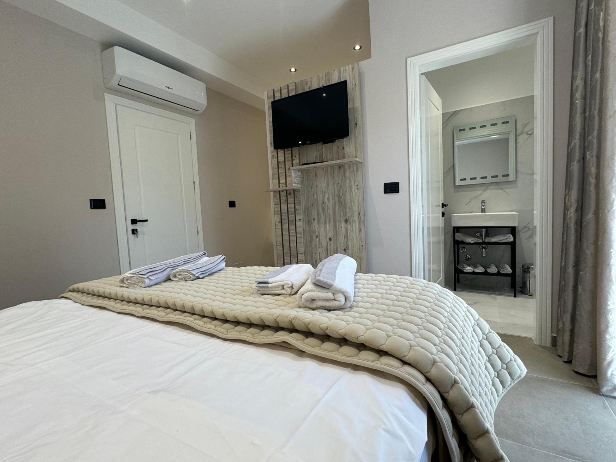 Hotel Kseal Пермет Екстер'єр фото