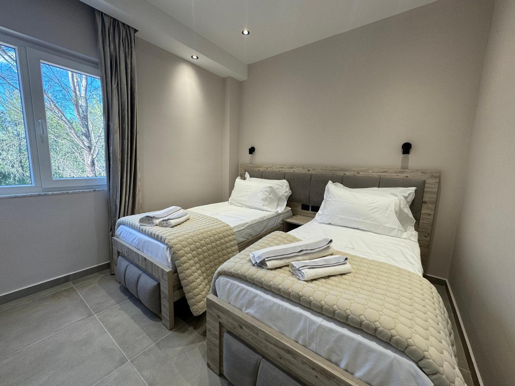 Hotel Kseal Пермет Екстер'єр фото