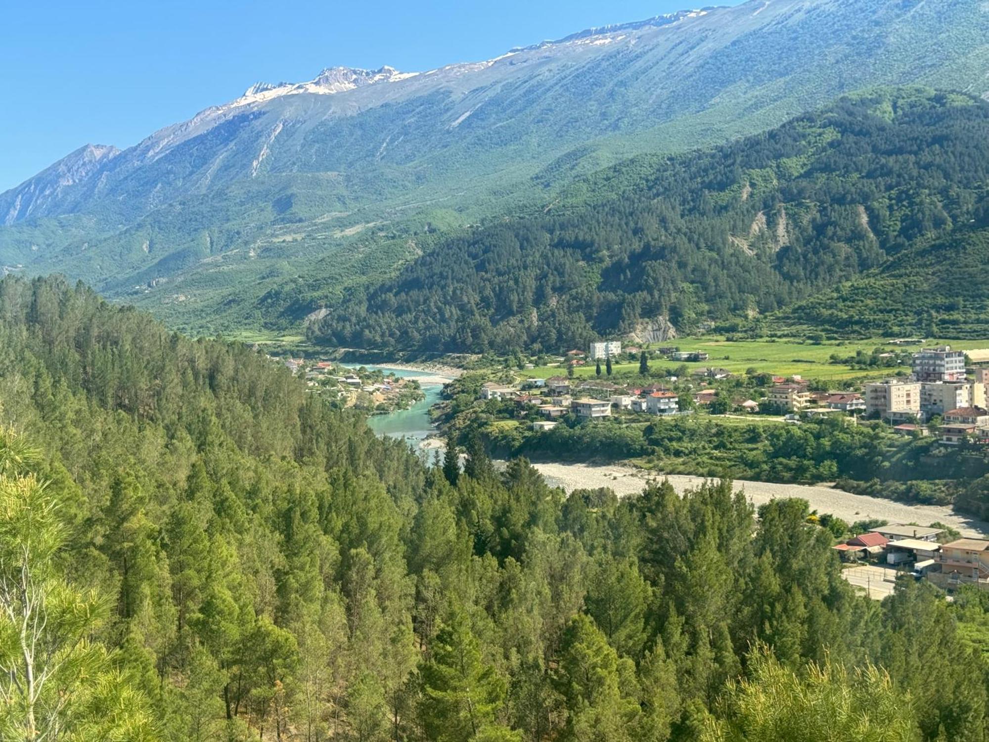Hotel Kseal Пермет Екстер'єр фото