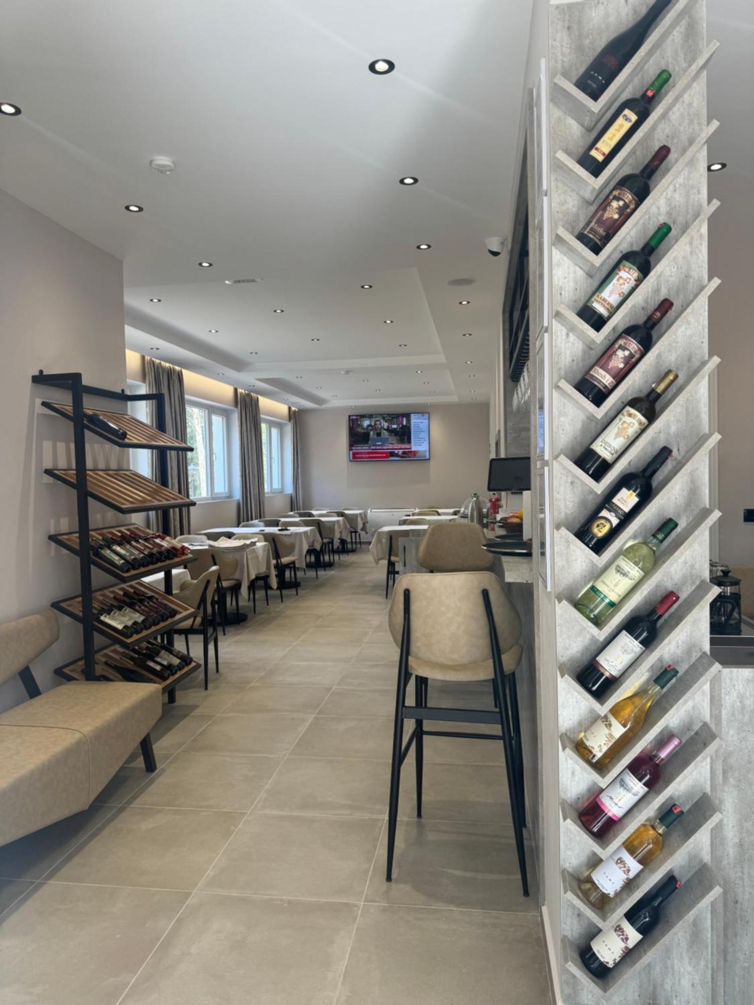 Hotel Kseal Пермет Екстер'єр фото