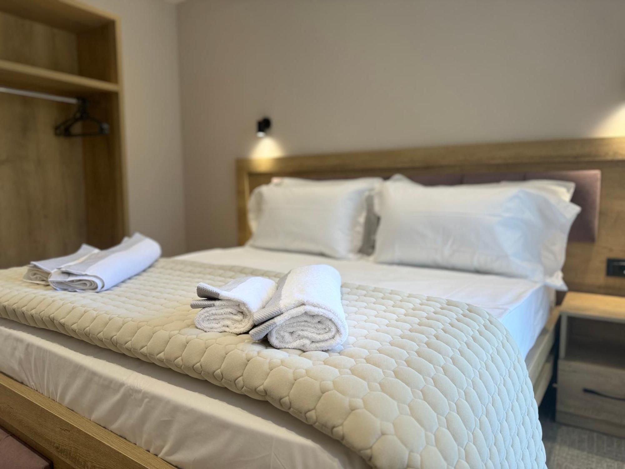 Hotel Kseal Пермет Екстер'єр фото