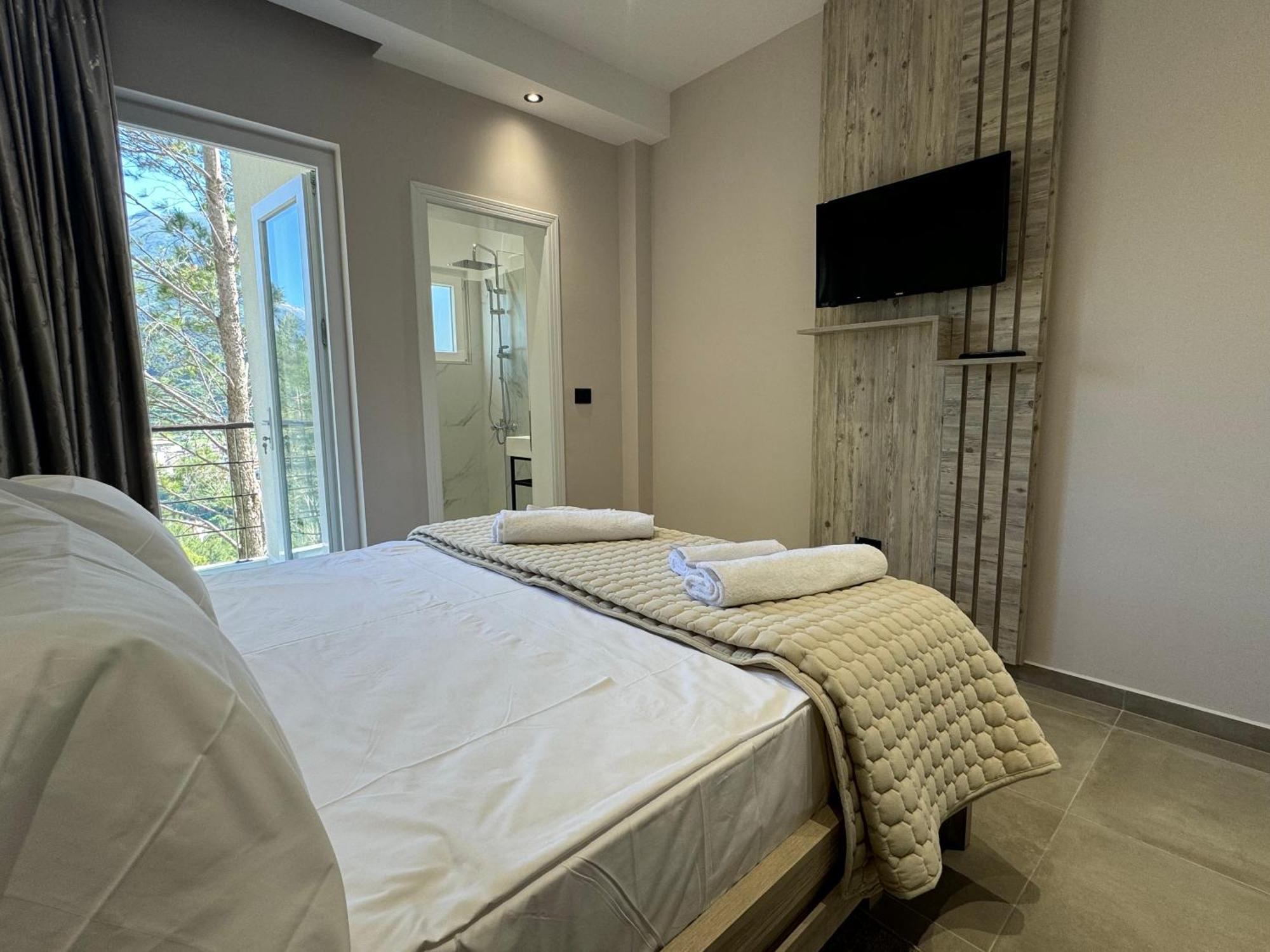 Hotel Kseal Пермет Екстер'єр фото