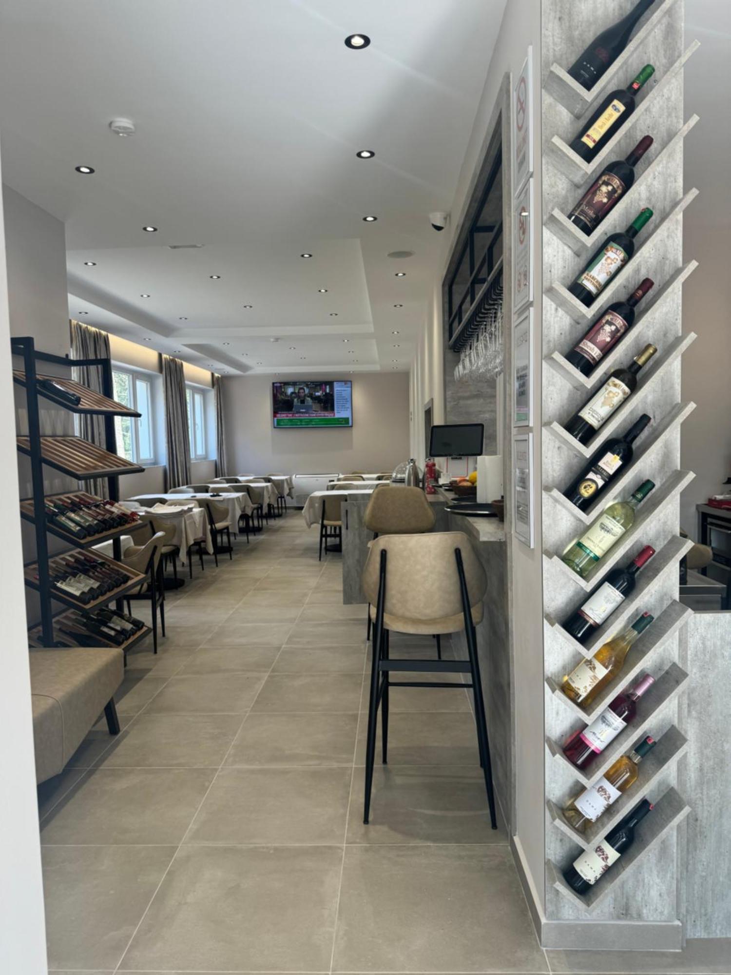 Hotel Kseal Пермет Екстер'єр фото