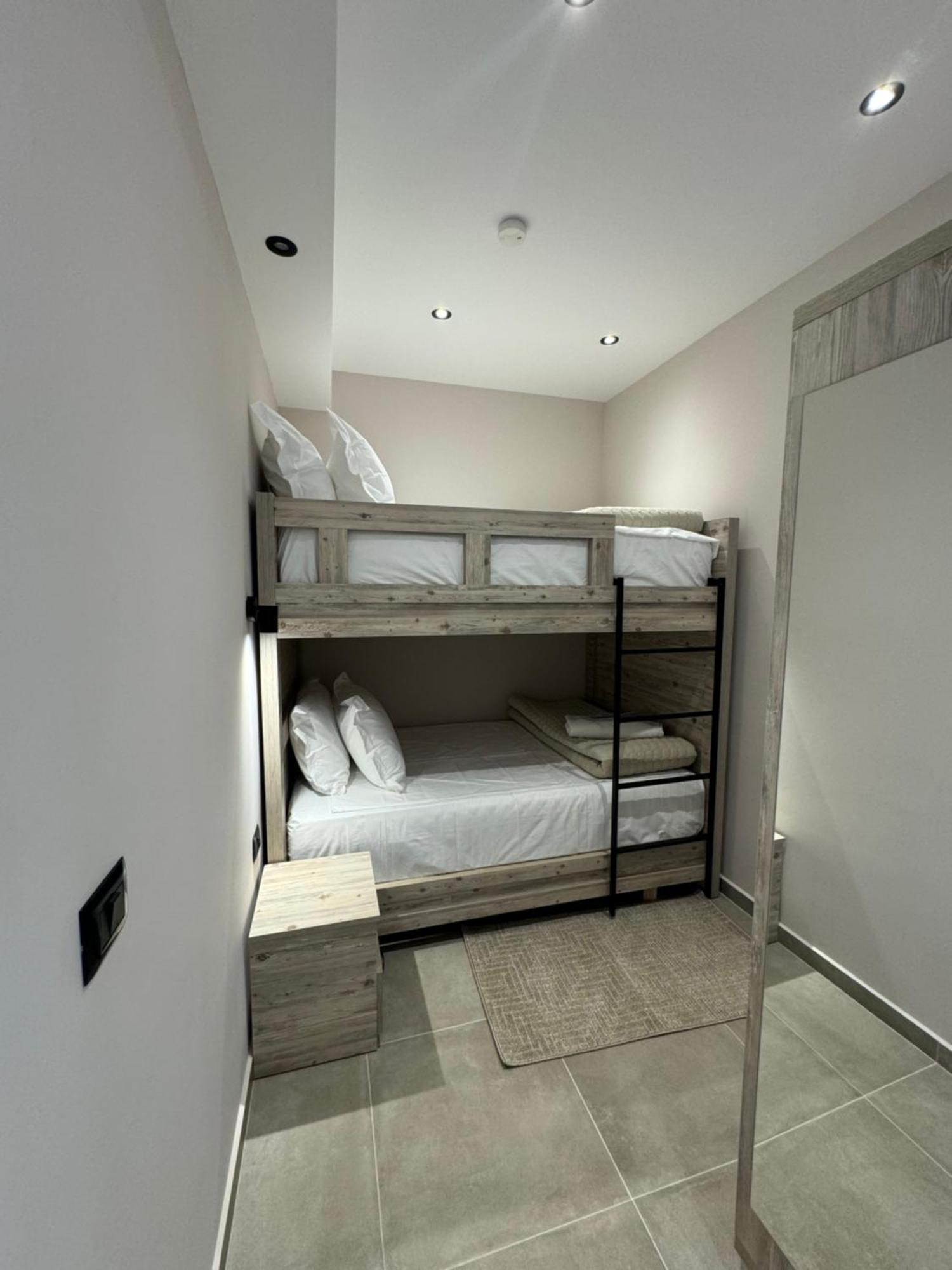 Hotel Kseal Пермет Екстер'єр фото