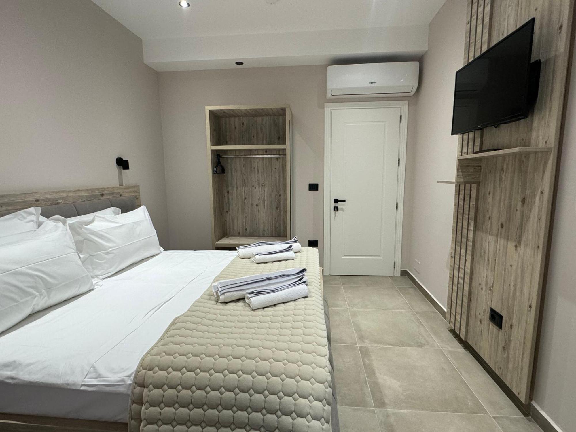 Hotel Kseal Пермет Екстер'єр фото
